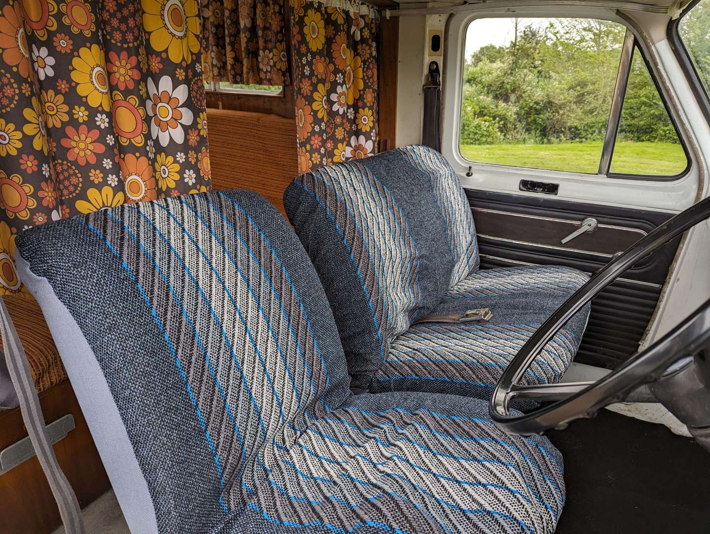 <p>1973 FORD TRANSIT JENNINGS ROADRANGER CAMPER</p>