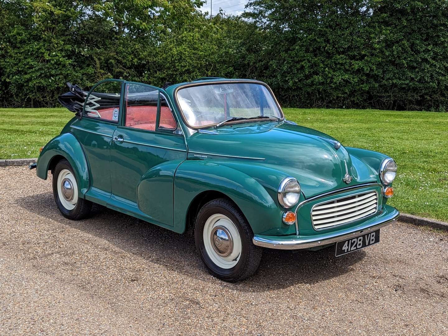 <p>1963 MORRIS MINOR 1000 CONVERTIBLE&nbsp;</p>