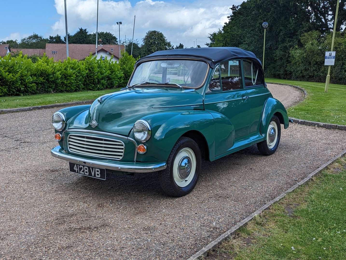 <p>1963 MORRIS MINOR 1000 CONVERTIBLE&nbsp;</p>