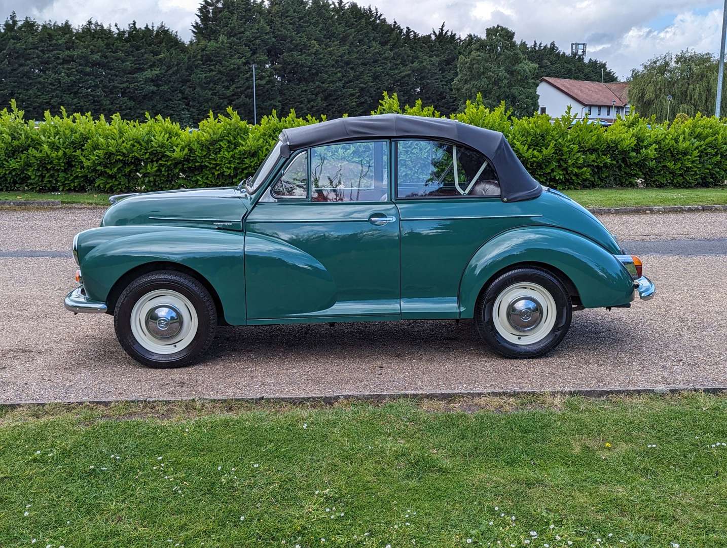 <p>1963 MORRIS MINOR 1000 CONVERTIBLE&nbsp;</p>