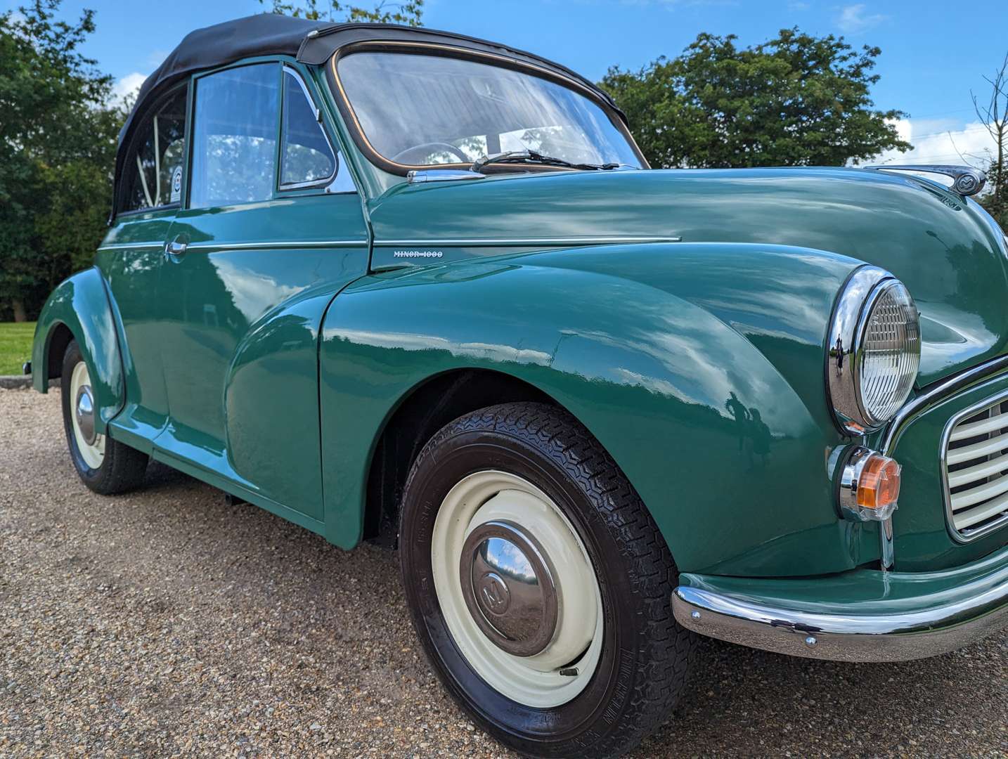 <p>1963 MORRIS MINOR 1000 CONVERTIBLE&nbsp;</p>