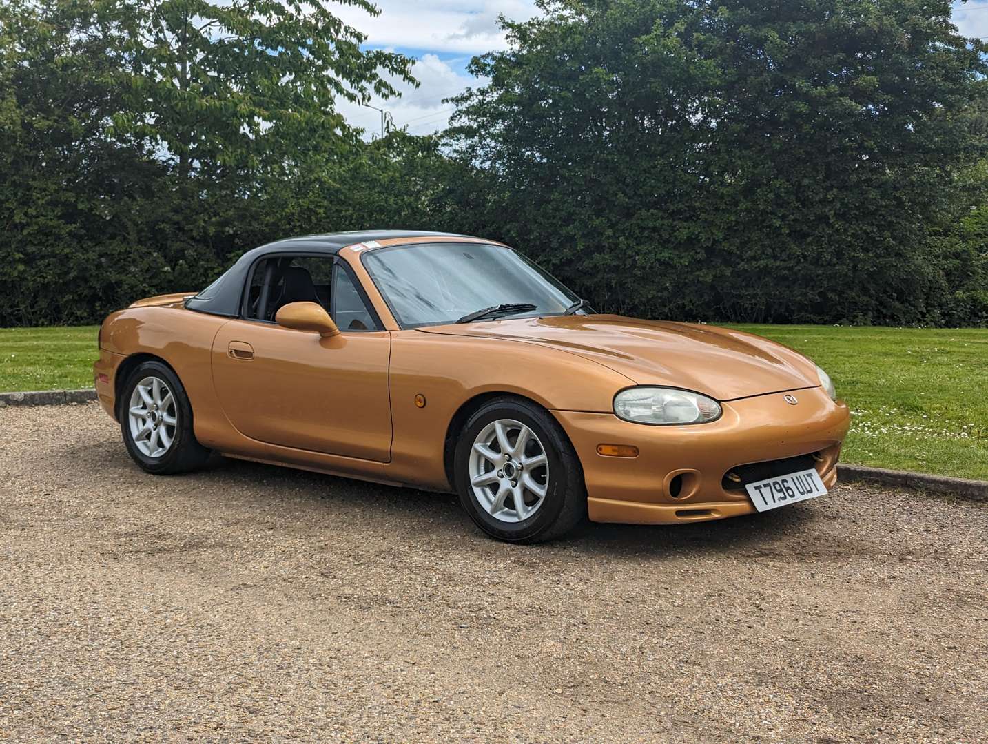 <p>1999 MAZDA MX-5</p>