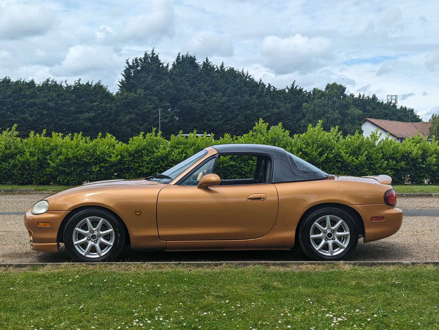 <p>1999 MAZDA MX-5</p>