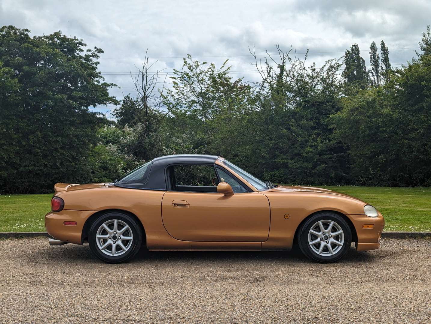 <p>1999 MAZDA MX-5</p>