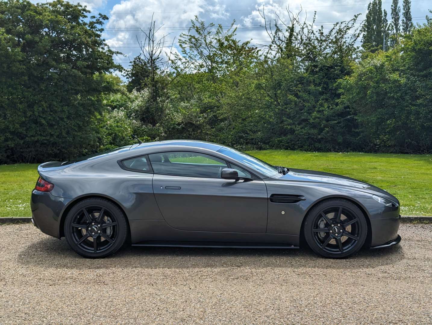 <p>2006 ASTON MARTIN VANTAGE V8</p>