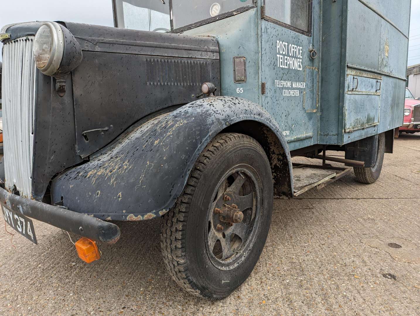 <p>1947 MORRIS COMMERCIAL LC3</p>