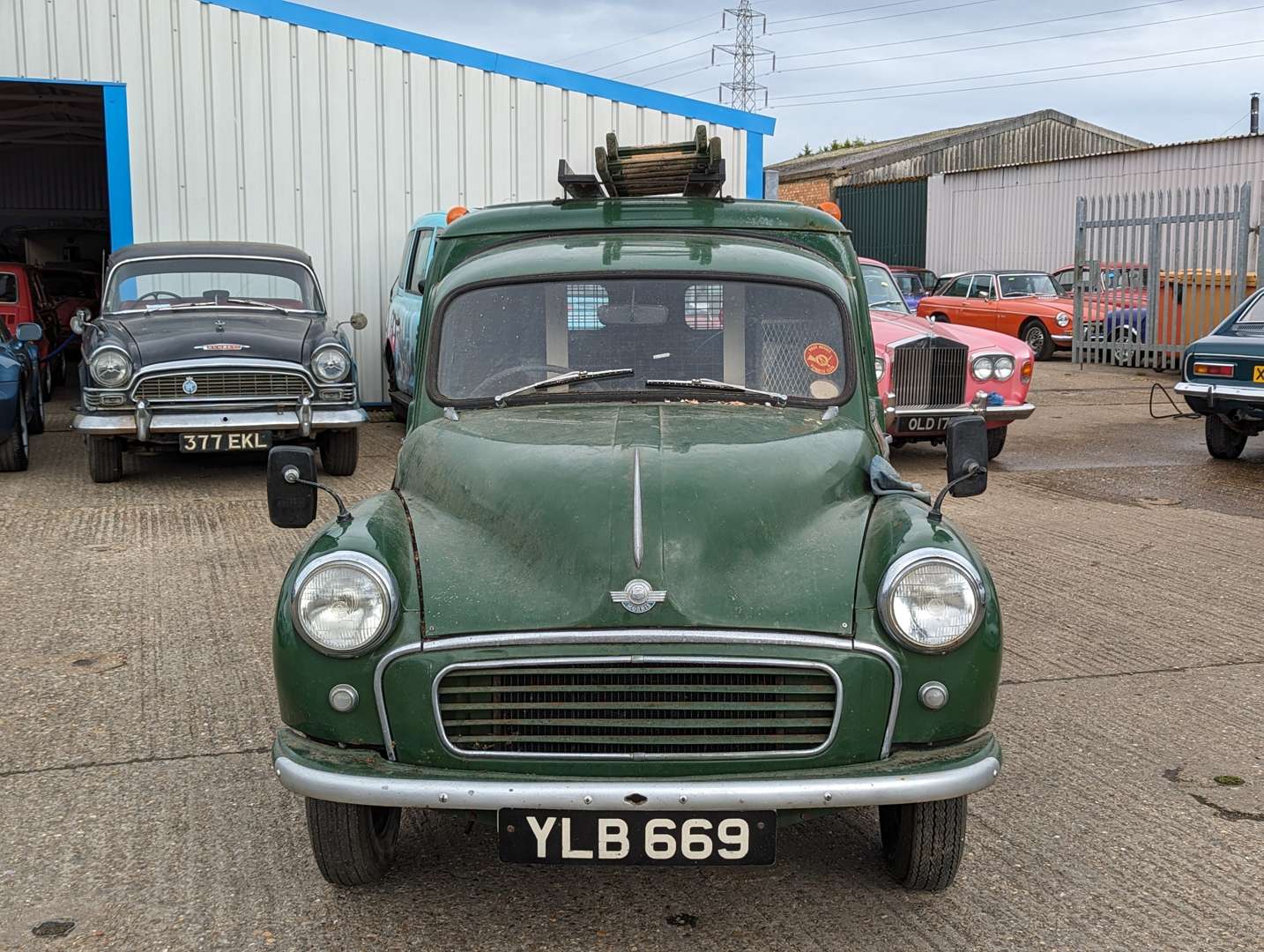 <p>1960 MORRIS MINOR VAN&nbsp;</p>