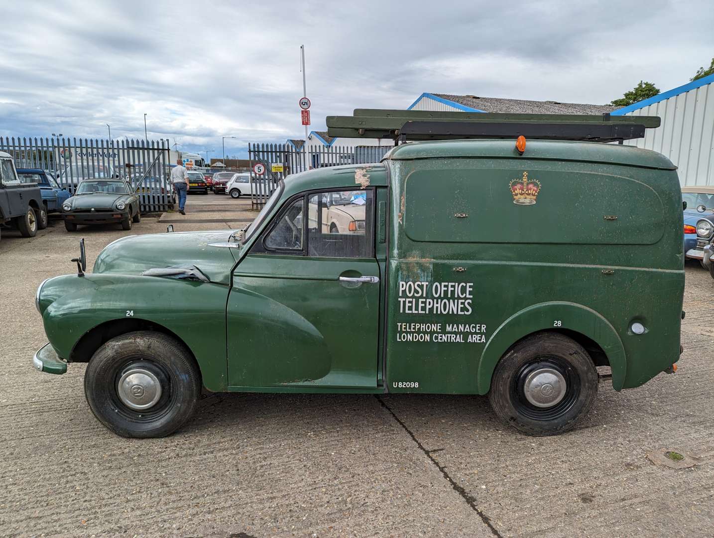 <p>1960 MORRIS MINOR VAN&nbsp;</p>