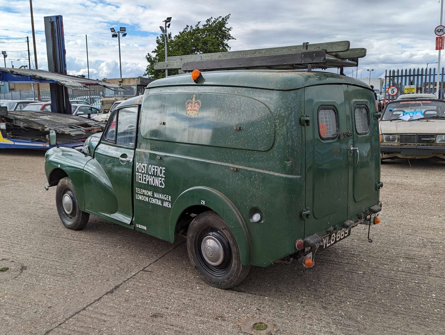 <p>1960 MORRIS MINOR VAN&nbsp;</p>