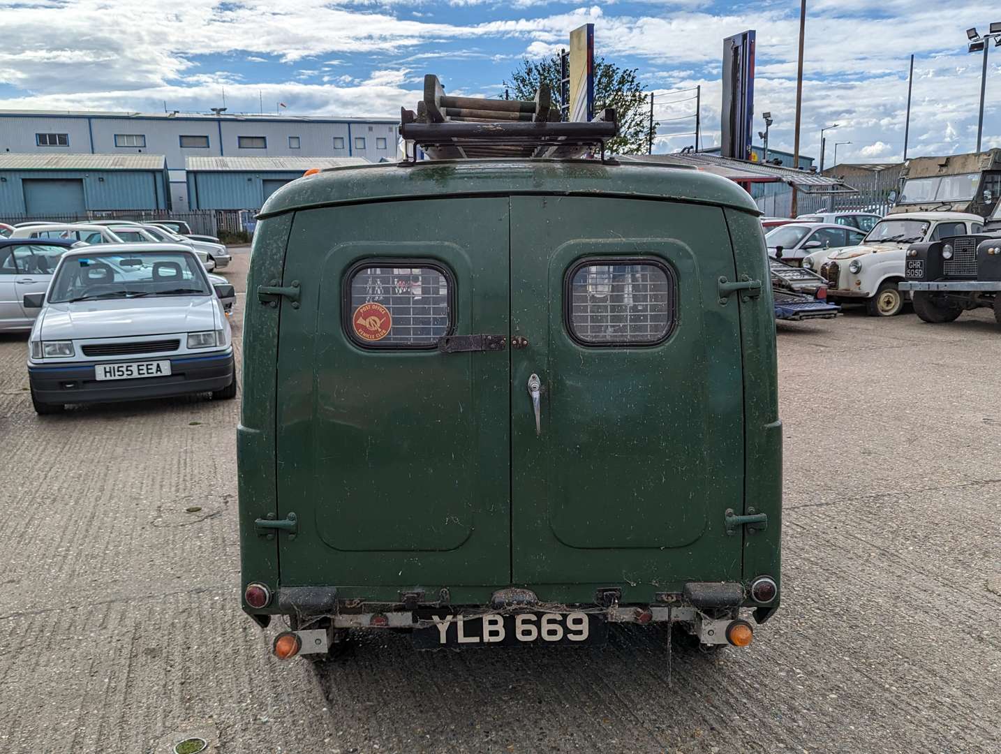 <p>1960 MORRIS MINOR VAN&nbsp;</p>