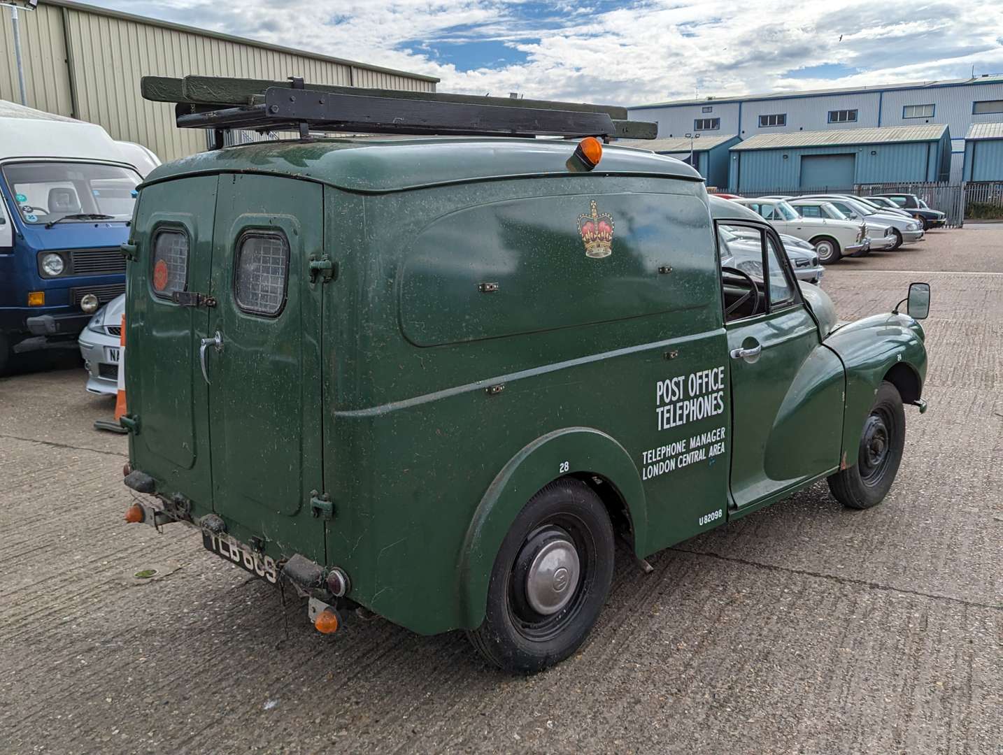 <p>1960 MORRIS MINOR VAN&nbsp;</p>