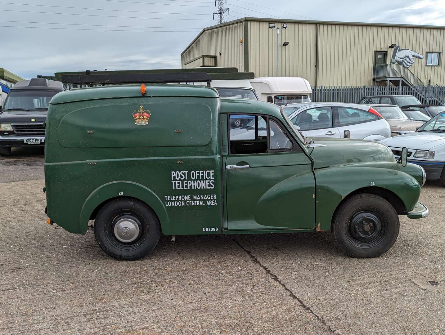 <p>1960 MORRIS MINOR VAN&nbsp;</p>