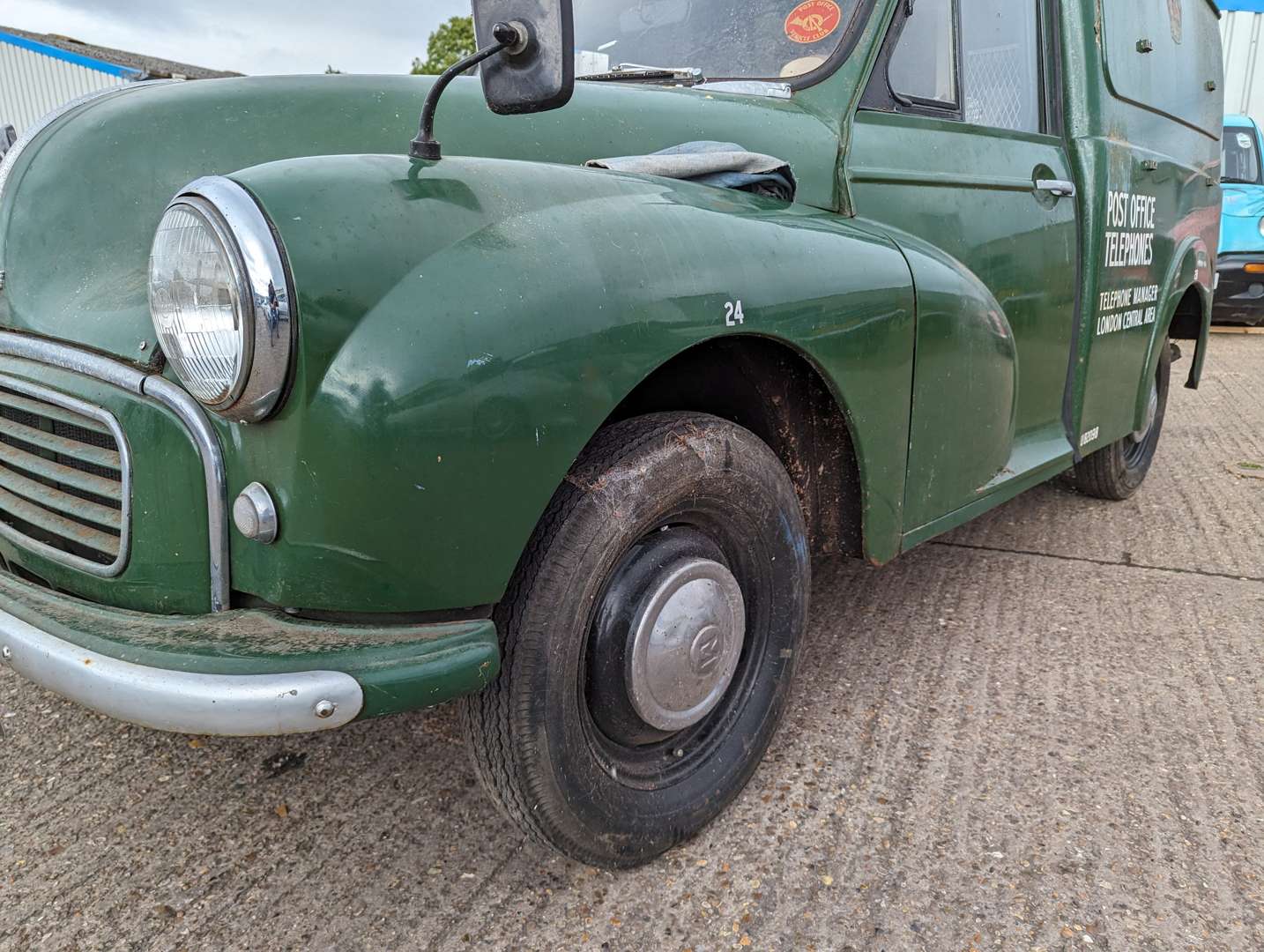 <p>1960 MORRIS MINOR VAN&nbsp;</p>