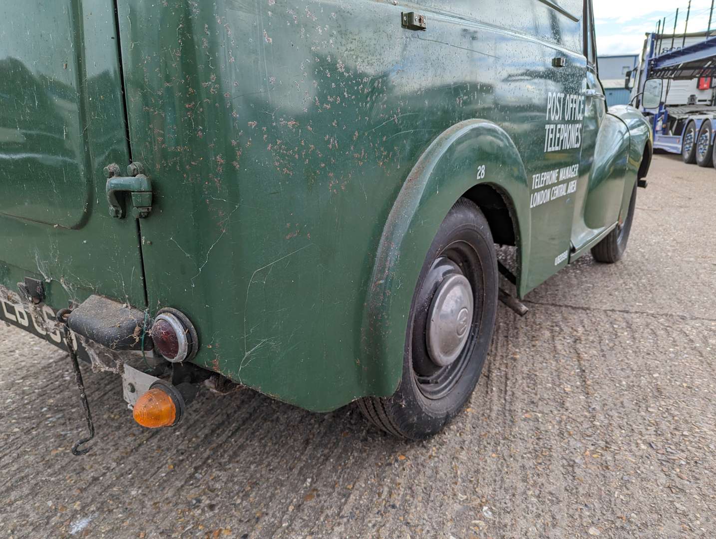 <p>1960 MORRIS MINOR VAN&nbsp;</p>