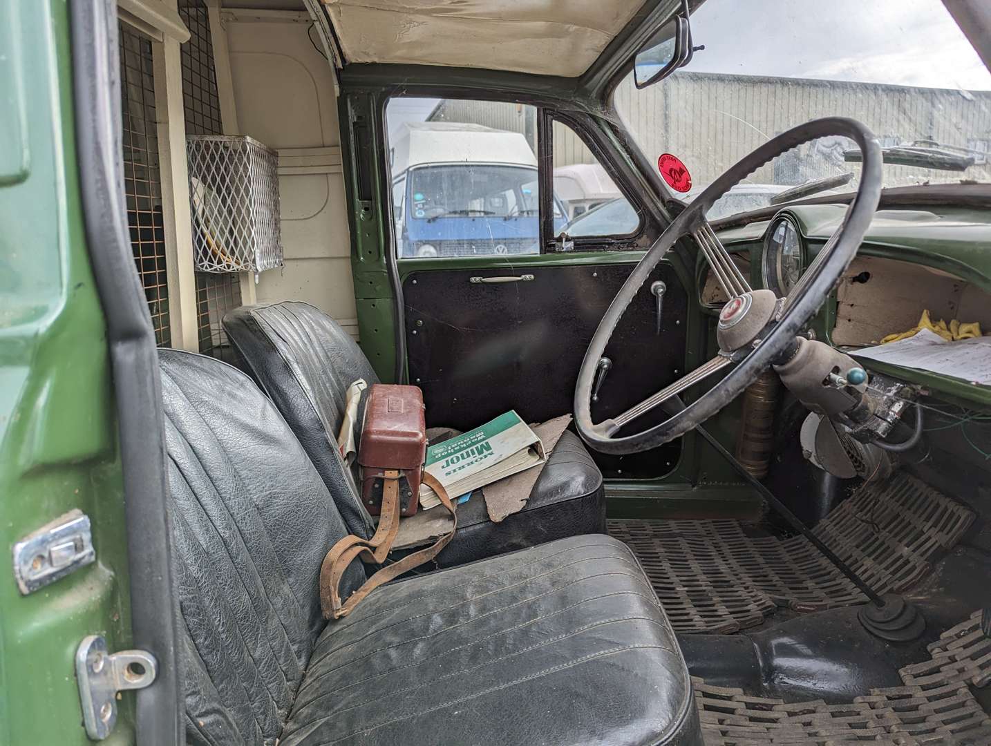 <p>1960 MORRIS MINOR VAN&nbsp;</p>