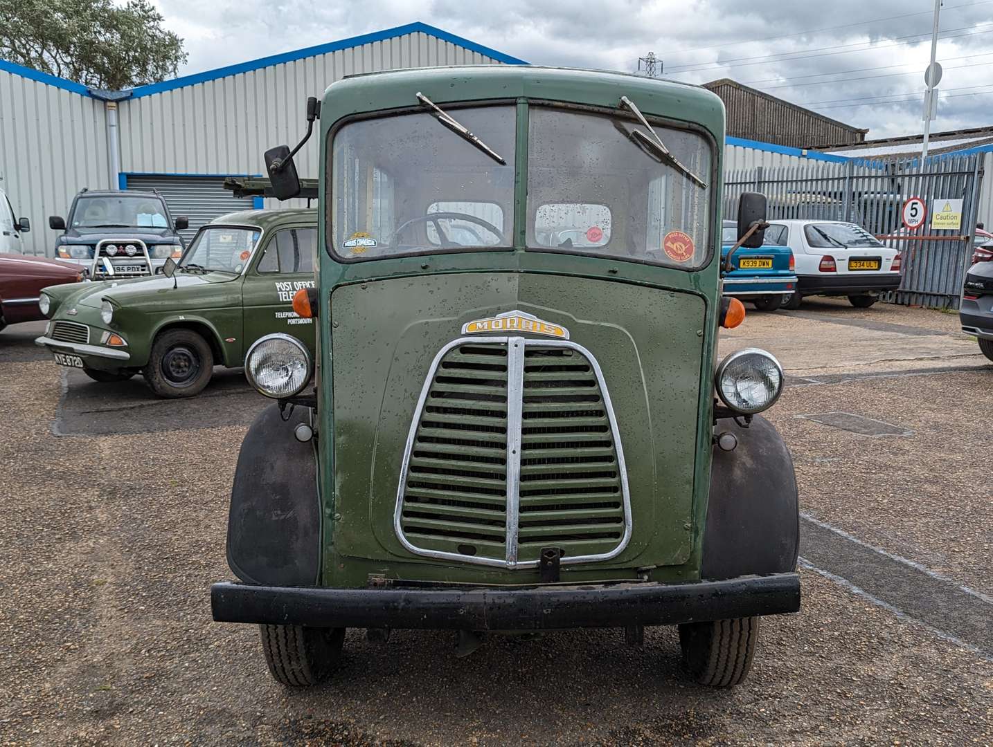 <p>1961 MORRIS JB VAN&nbsp;</p>