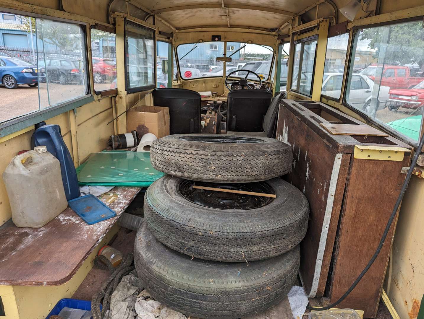 <p>1961 MORRIS JB VAN&nbsp;</p>