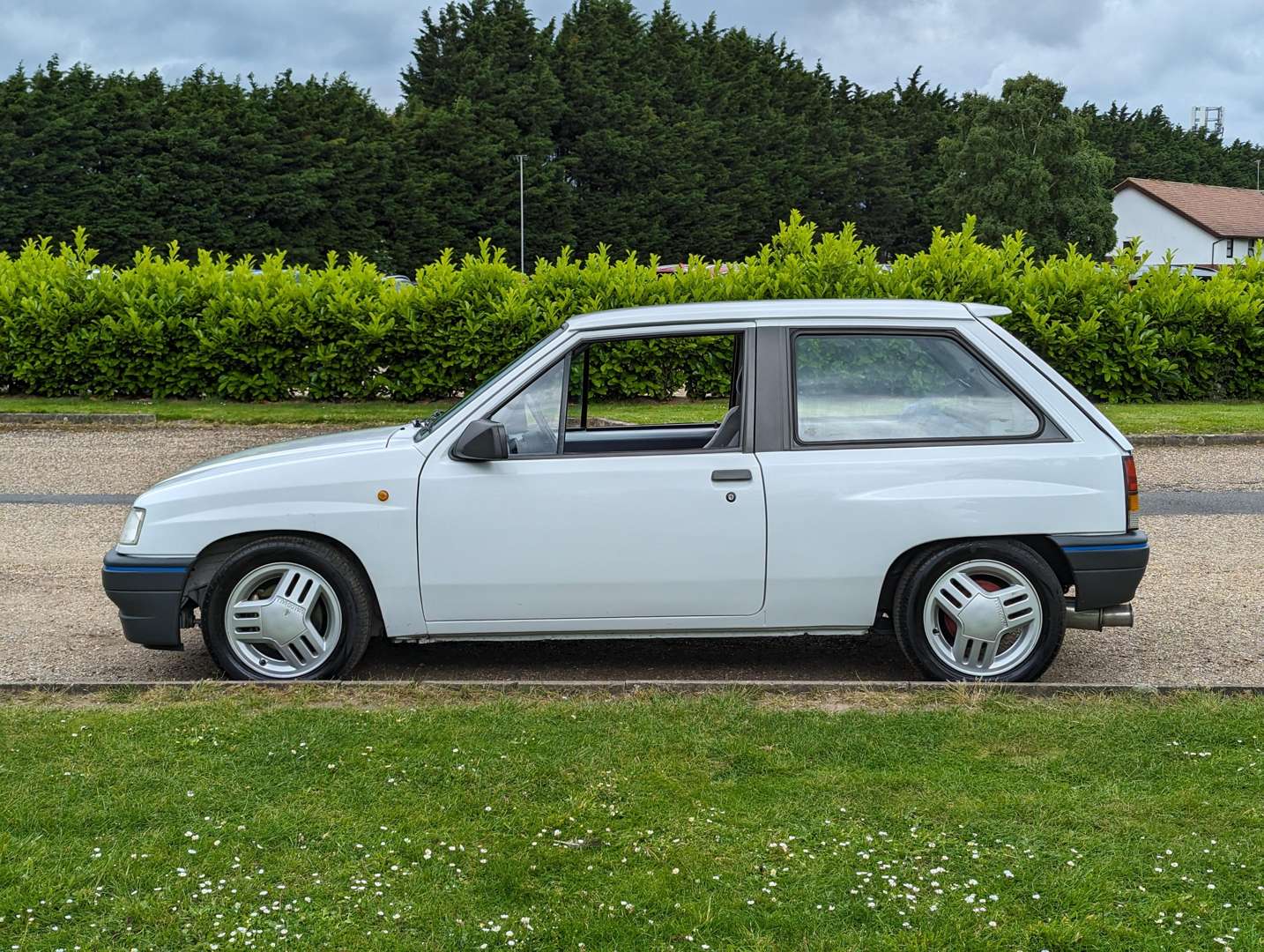 <p>1991 VAUXHALL NOVA SR</p>