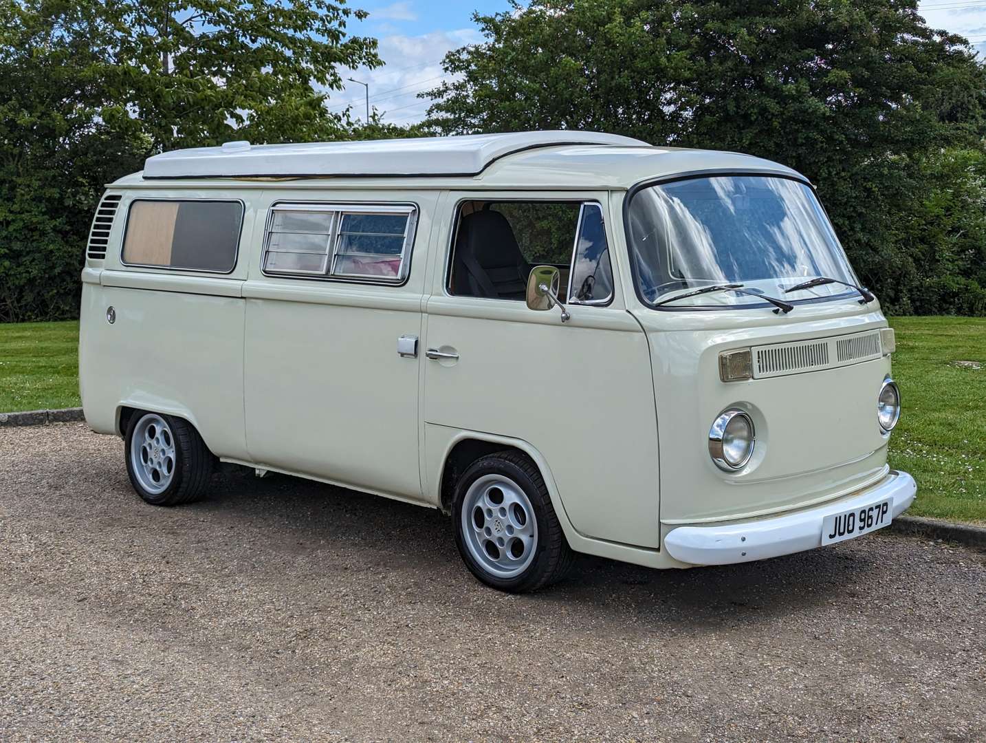 <p>1976 VW T2 BAY WINDOW&nbsp;</p>