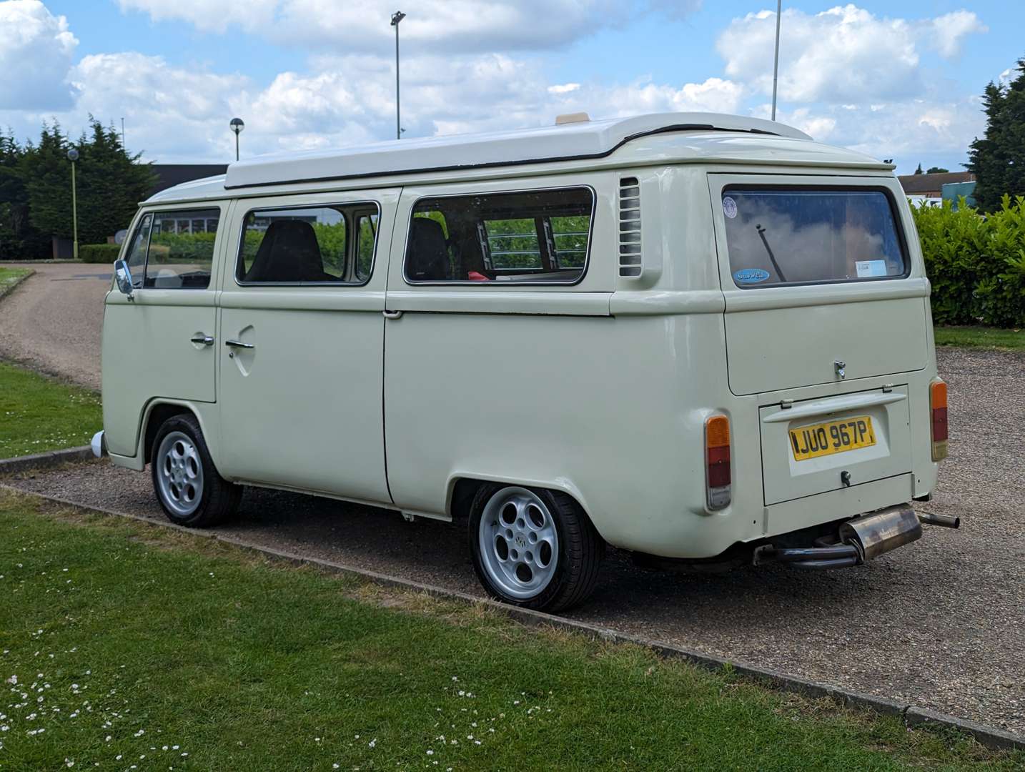 <p>1976 VW T2 BAY WINDOW&nbsp;</p>