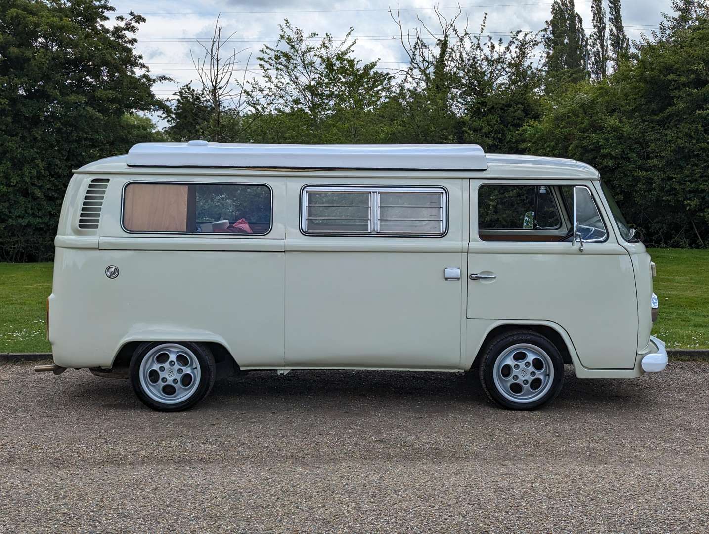 <p>1976 VW T2 BAY WINDOW&nbsp;</p>