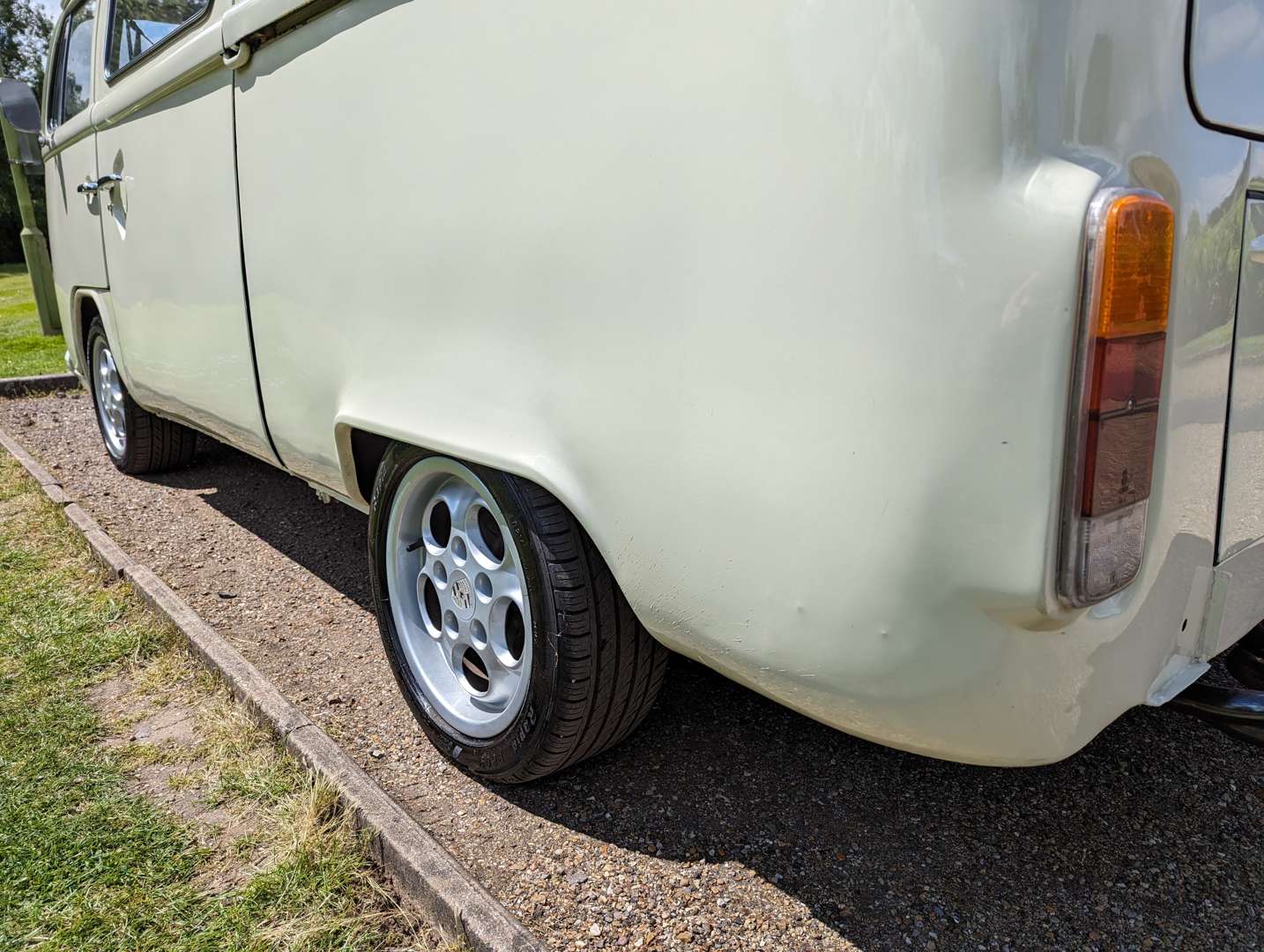 <p>1976 VW T2 BAY WINDOW&nbsp;</p>