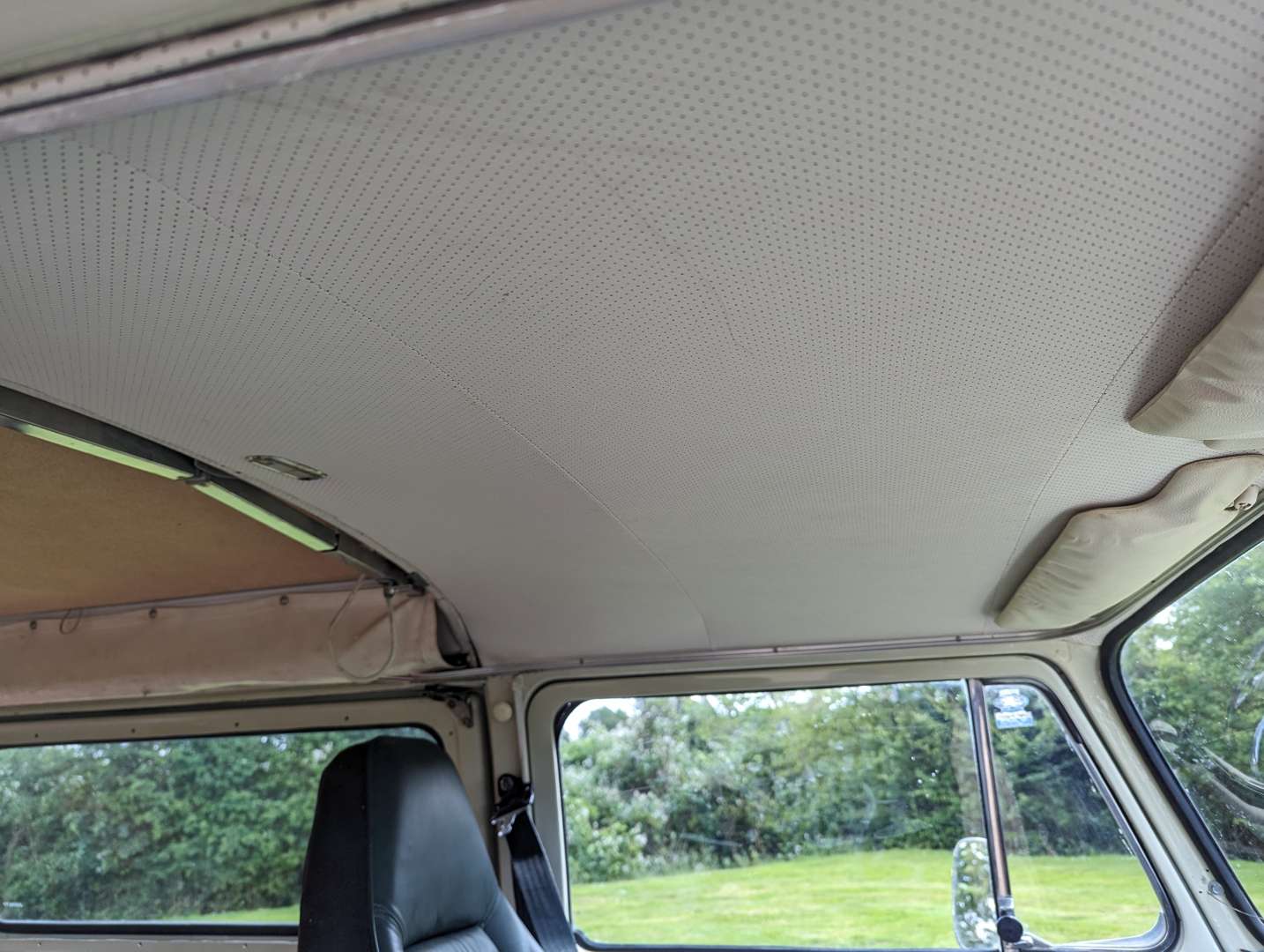 <p>1976 VW T2 BAY WINDOW&nbsp;</p>