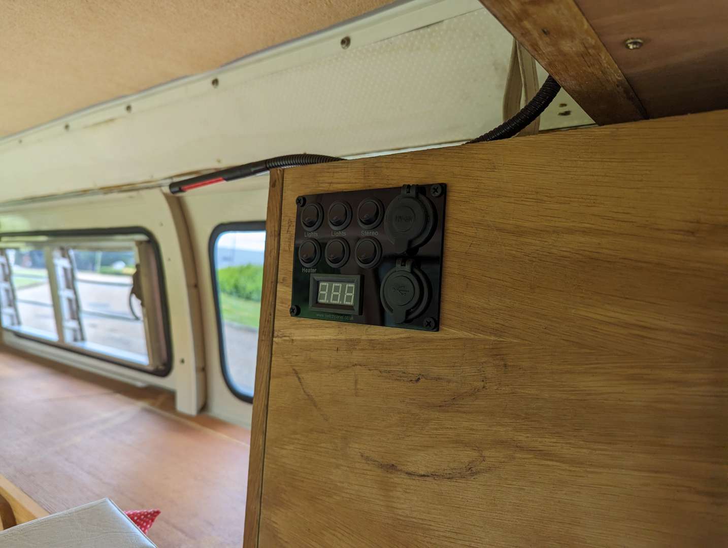 <p>1976 VW T2 BAY WINDOW&nbsp;</p>