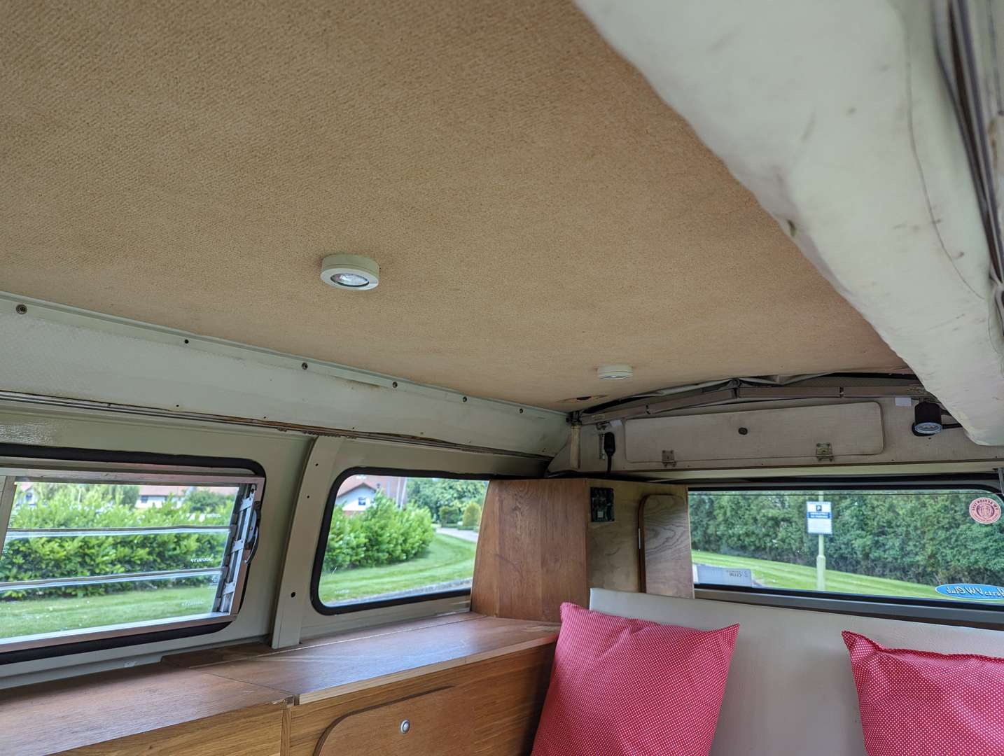 <p>1976 VW T2 BAY WINDOW&nbsp;</p>