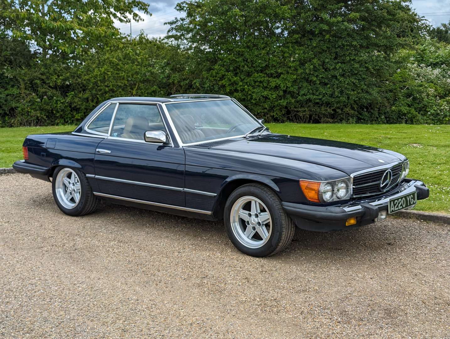 <p>1984 MERCEDES R107 380 SL LHD</p>