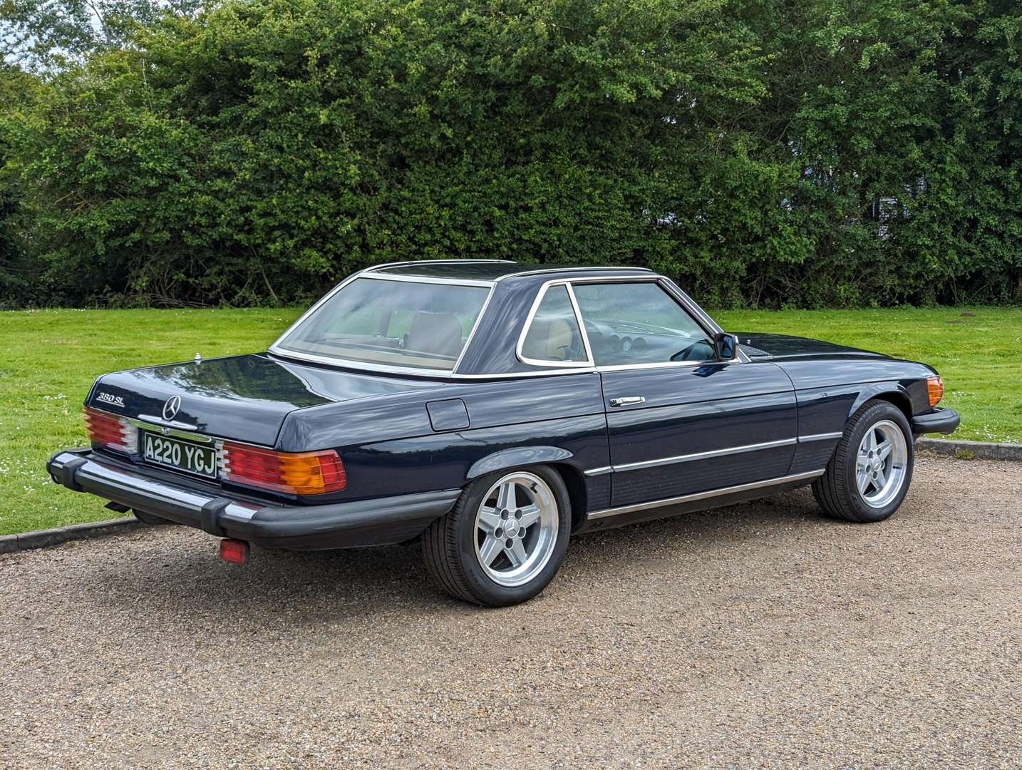 <p>1984 MERCEDES R107 380 SL LHD</p>