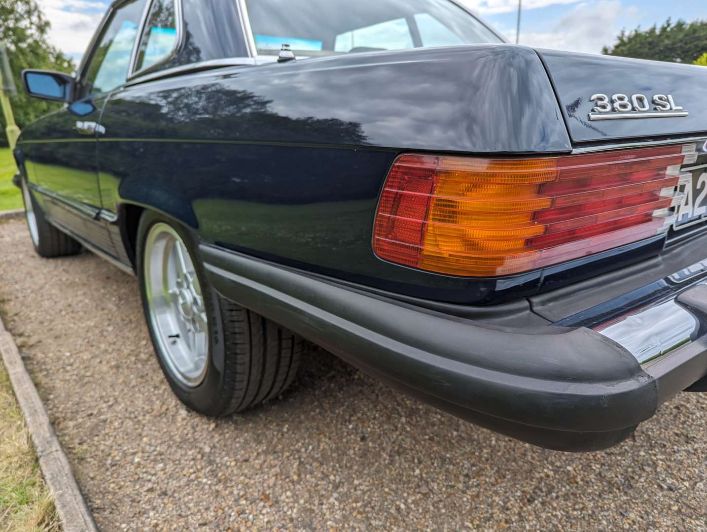 <p>1984 MERCEDES R107 380 SL LHD</p>