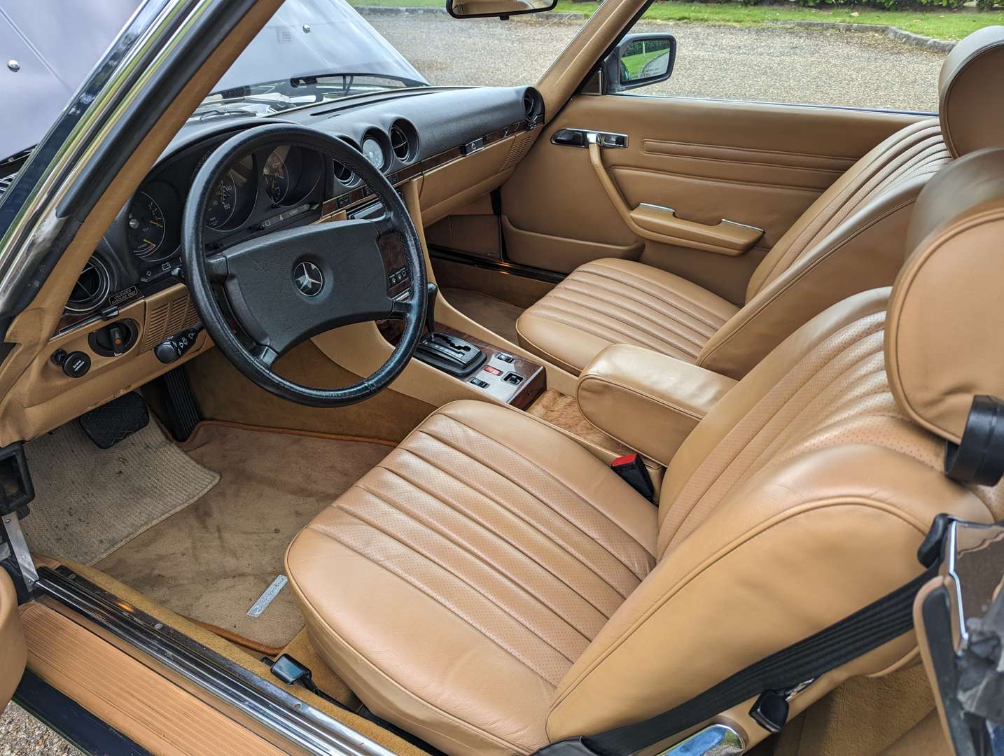 <p>1984 MERCEDES R107 380 SL LHD</p>