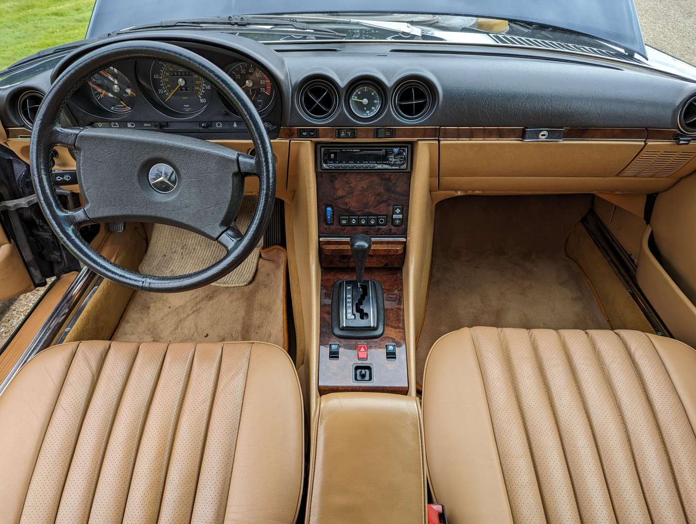 <p>1984 MERCEDES R107 380 SL LHD</p>