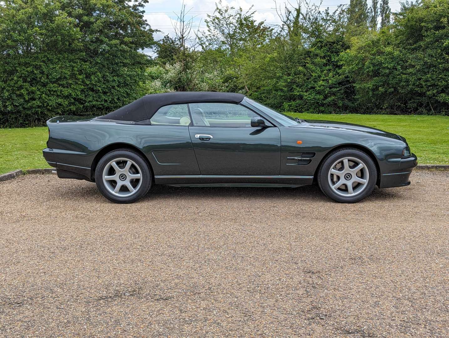 <p>1998 ASTON MARTIN V8 VOLANTE LWB</p>