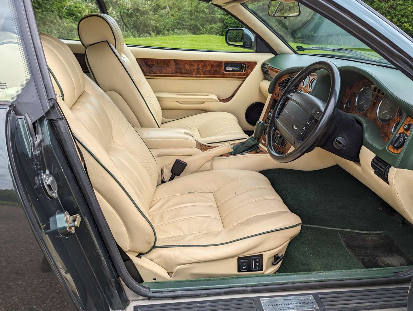 <p>1998 ASTON MARTIN V8 VOLANTE LWB</p>