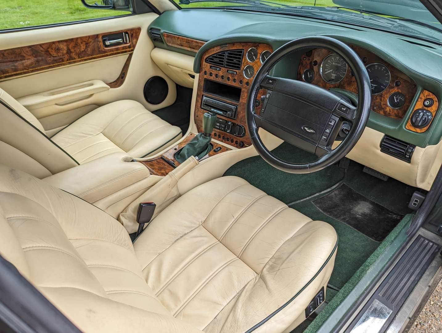 <p>1998 ASTON MARTIN V8 VOLANTE LWB</p>