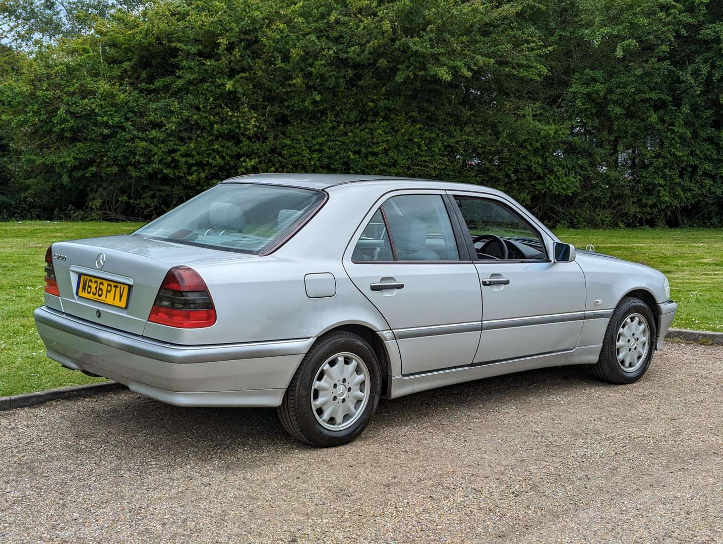 <p>2000 MERCEDES C200 ELEGANCE</p>