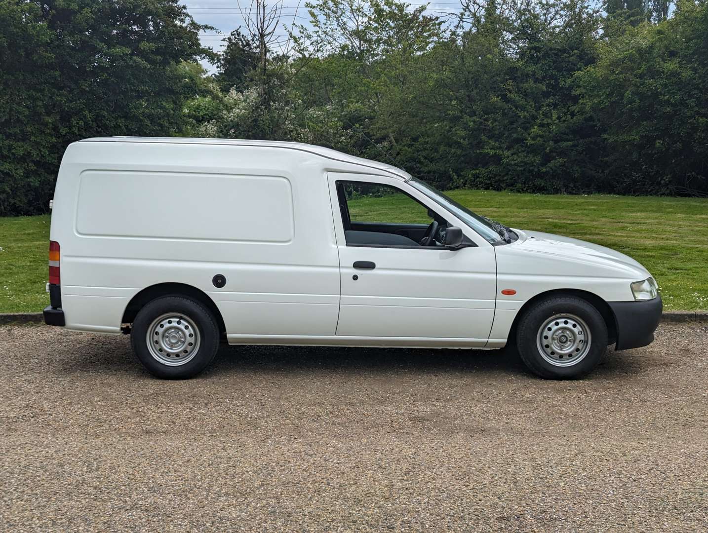 <p>2001 FORD ESCORT 55 D VAN</p>