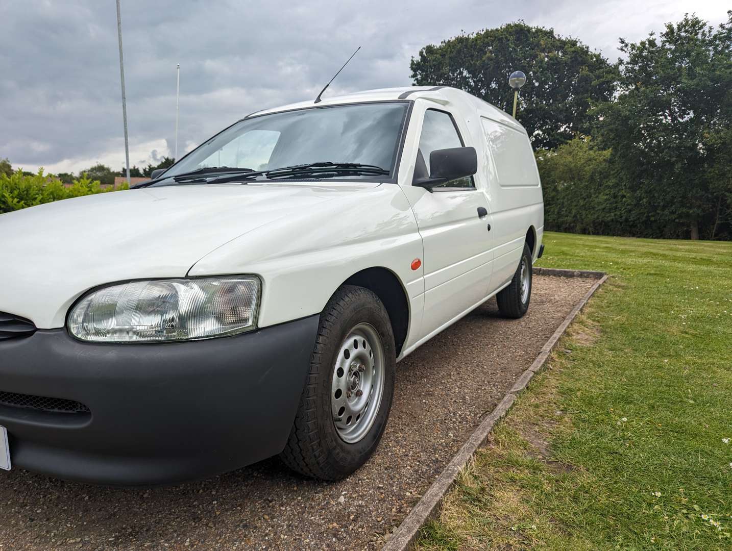 <p>2001 FORD ESCORT 55 D VAN</p>