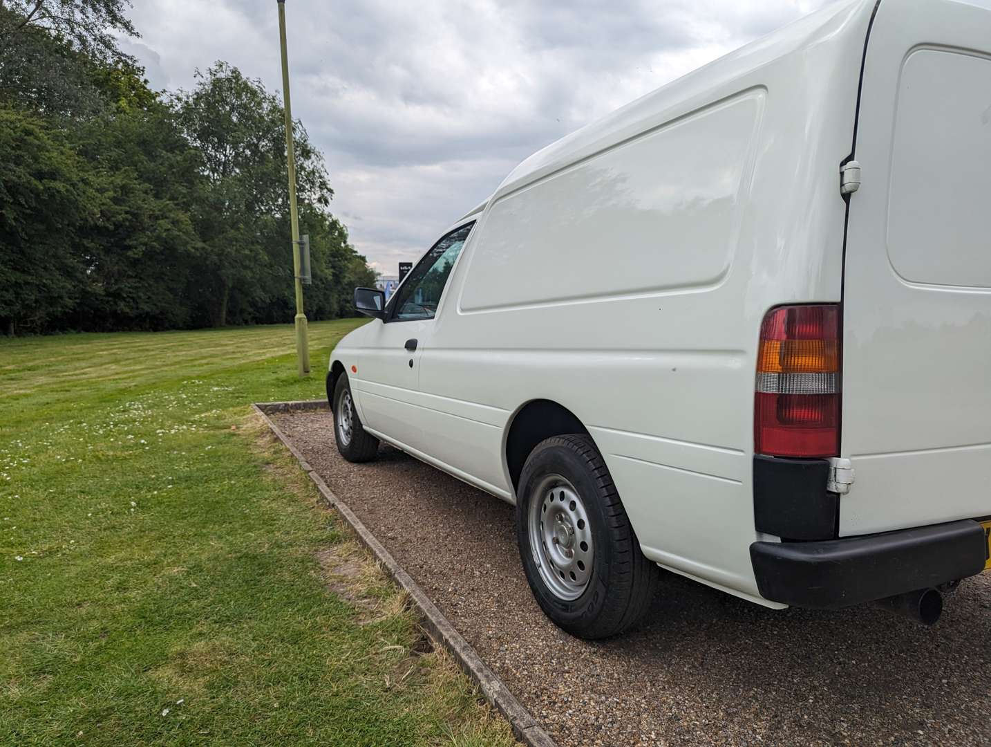 <p>2001 FORD ESCORT 55 D VAN</p>