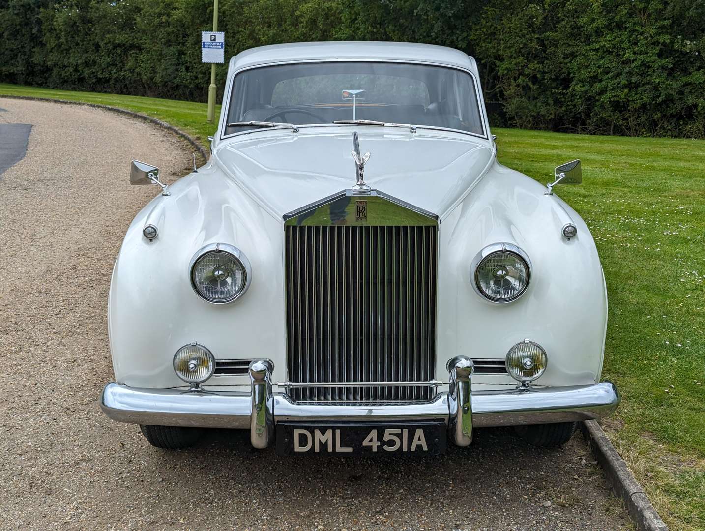 <p>1956 ROLLS ROYCE SILVER CLOUD&nbsp;</p>