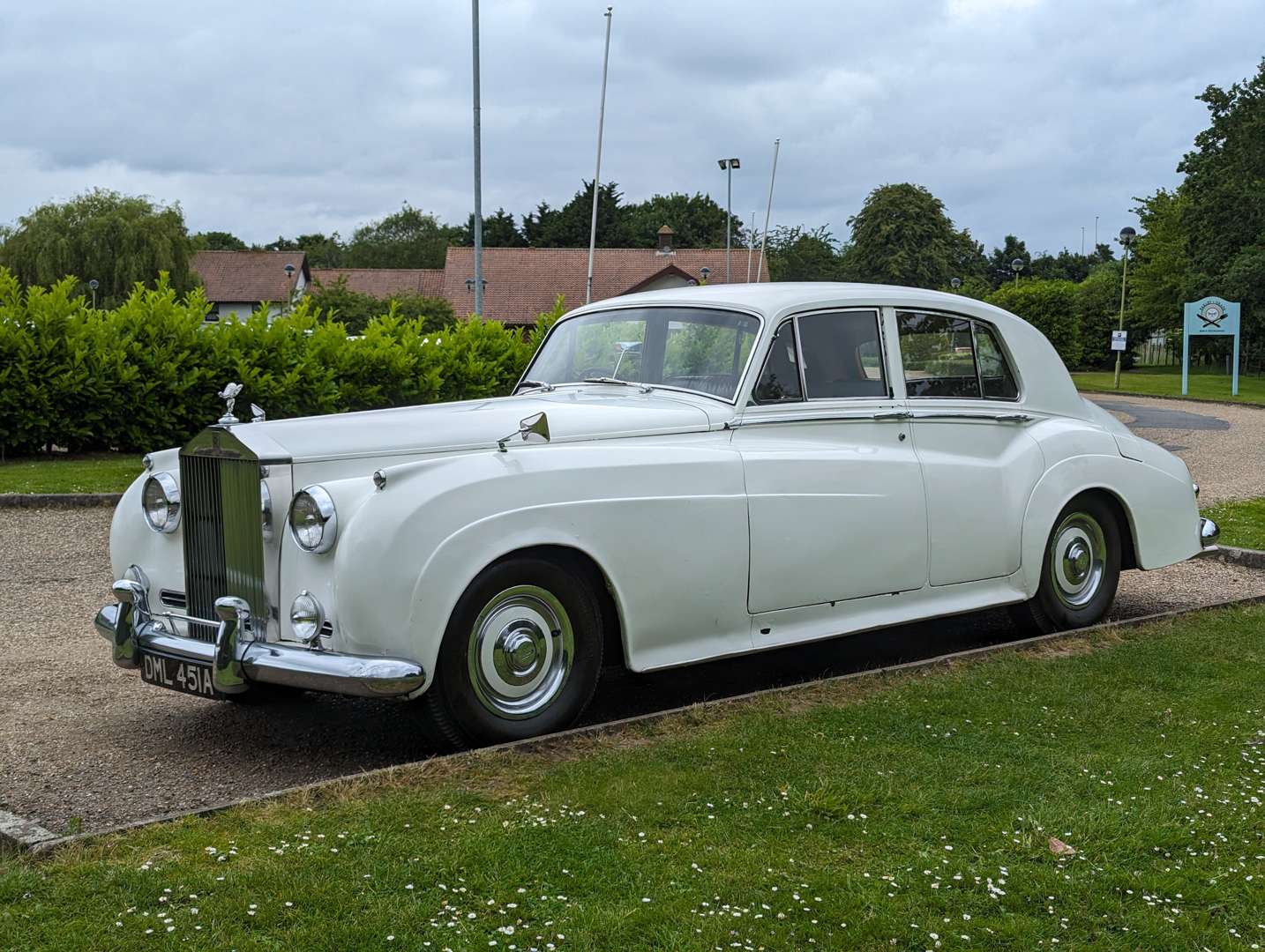 <p>1956 ROLLS ROYCE SILVER CLOUD&nbsp;</p>