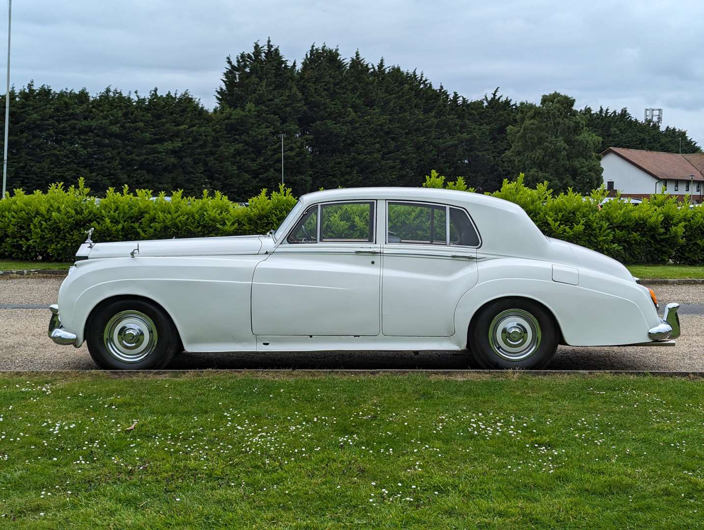 <p>1956 ROLLS ROYCE SILVER CLOUD&nbsp;</p>