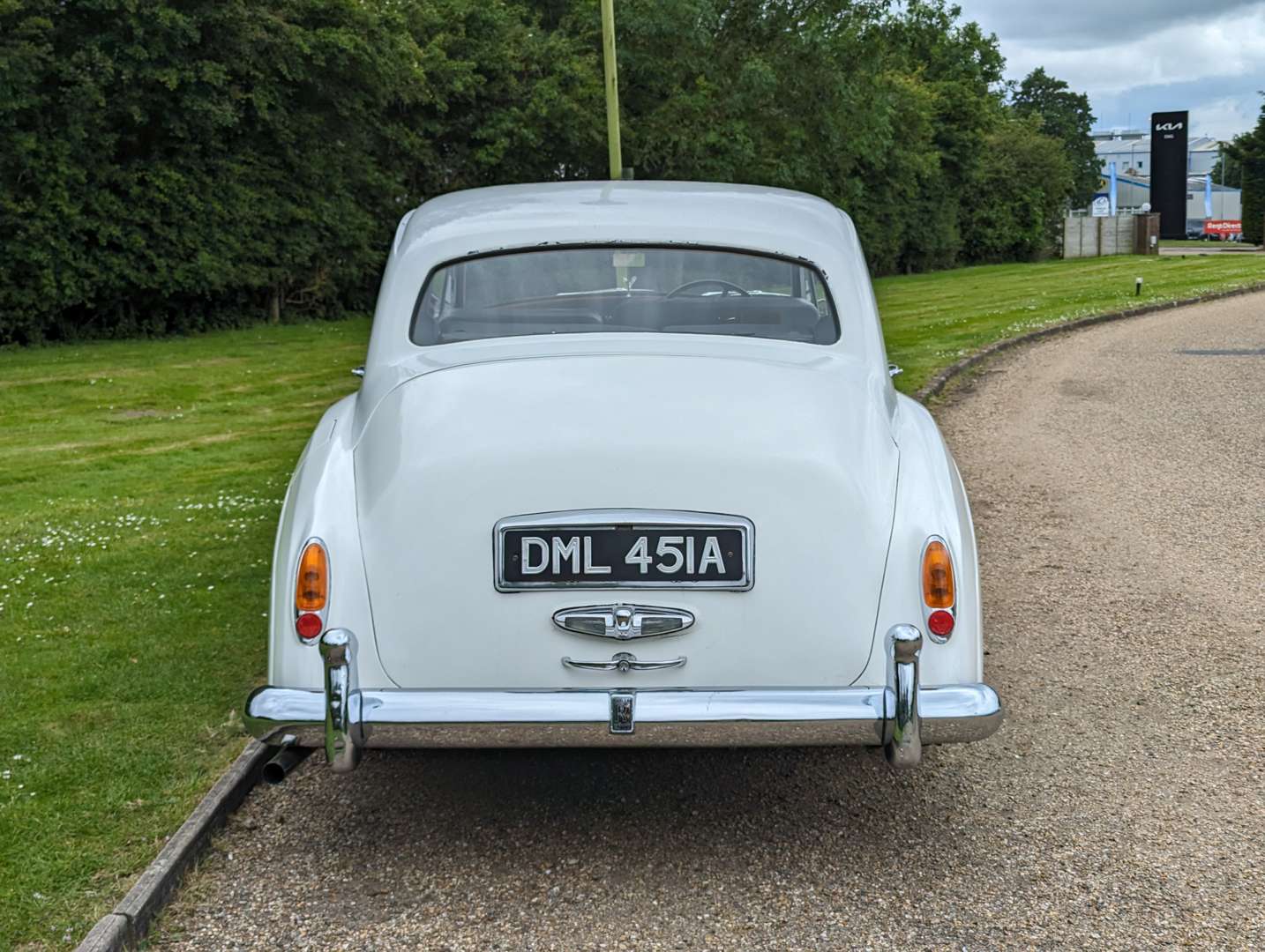 <p>1956 ROLLS ROYCE SILVER CLOUD&nbsp;</p>