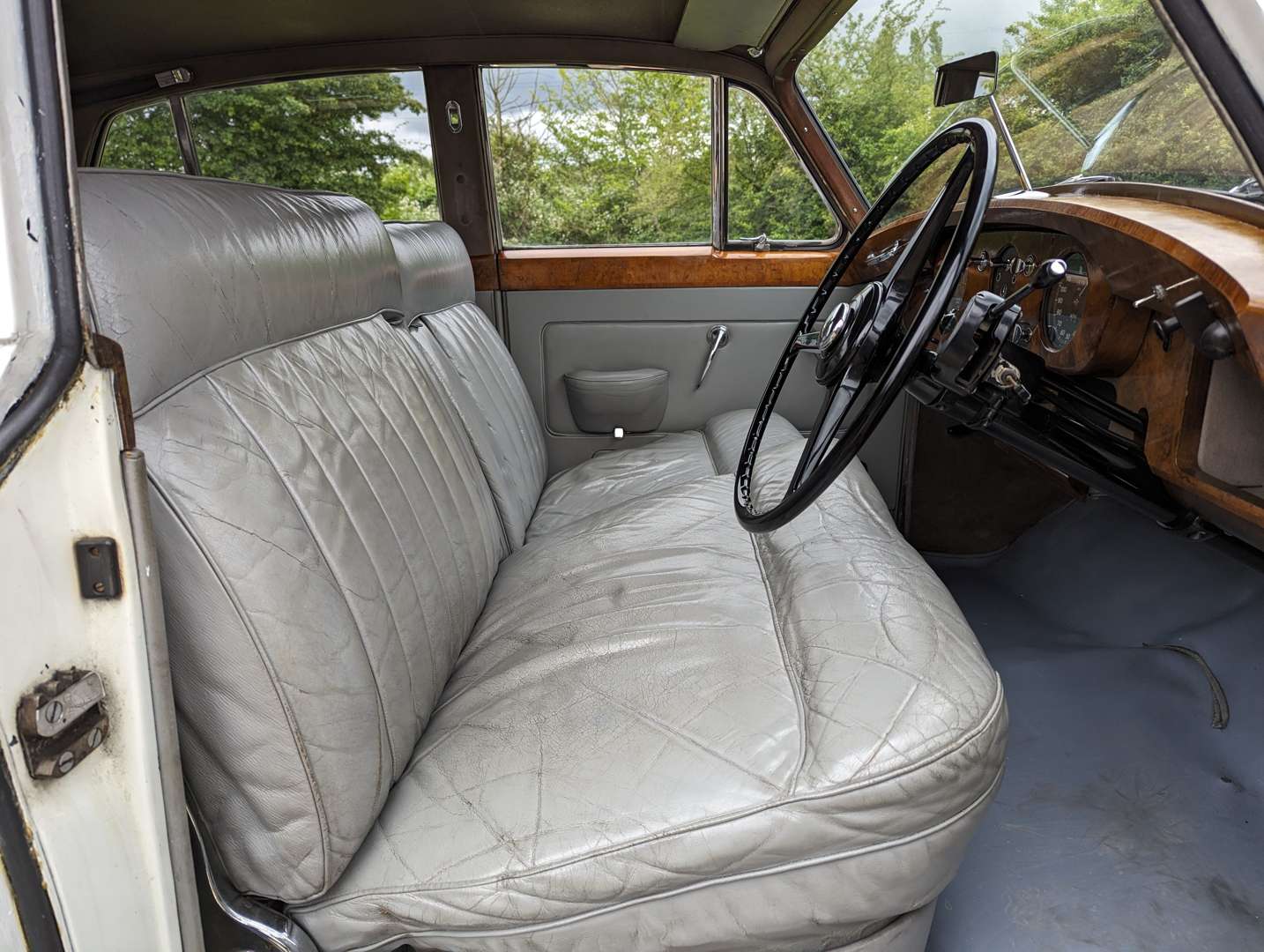 <p>1956 ROLLS ROYCE SILVER CLOUD&nbsp;</p>