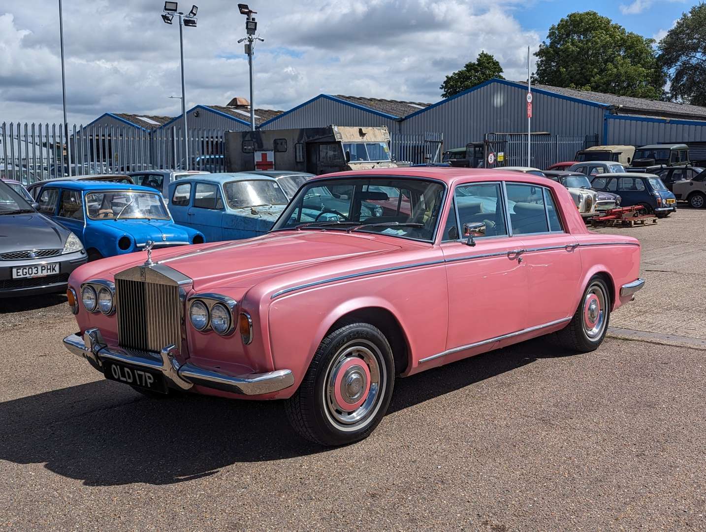 <p>1976 ROLLS-ROYCE SILVER SHADOW&nbsp;</p>