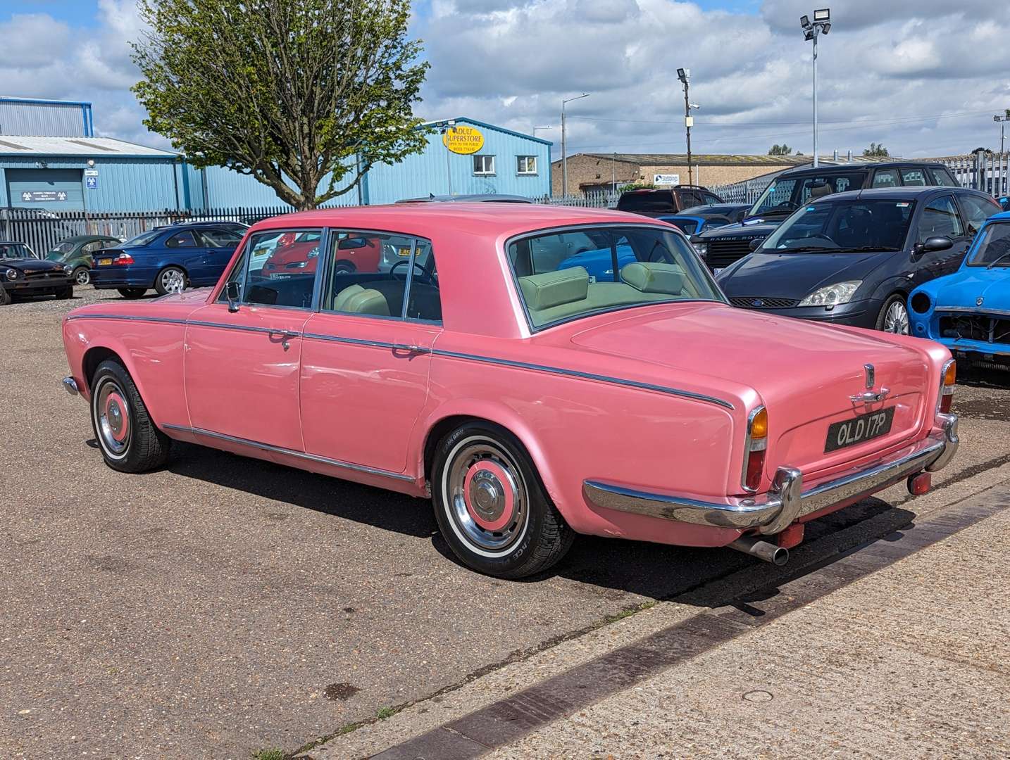 <p>1976 ROLLS-ROYCE SILVER SHADOW&nbsp;</p>