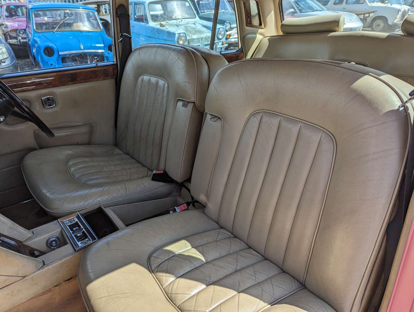 <p>1976 ROLLS-ROYCE SILVER SHADOW&nbsp;</p>