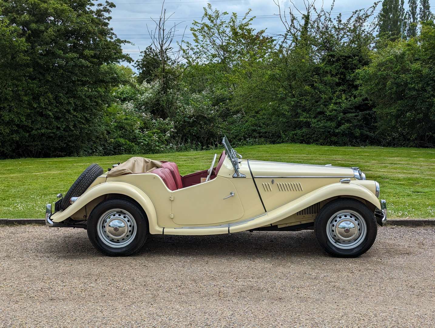 <p>1954 MG TF&nbsp;</p>